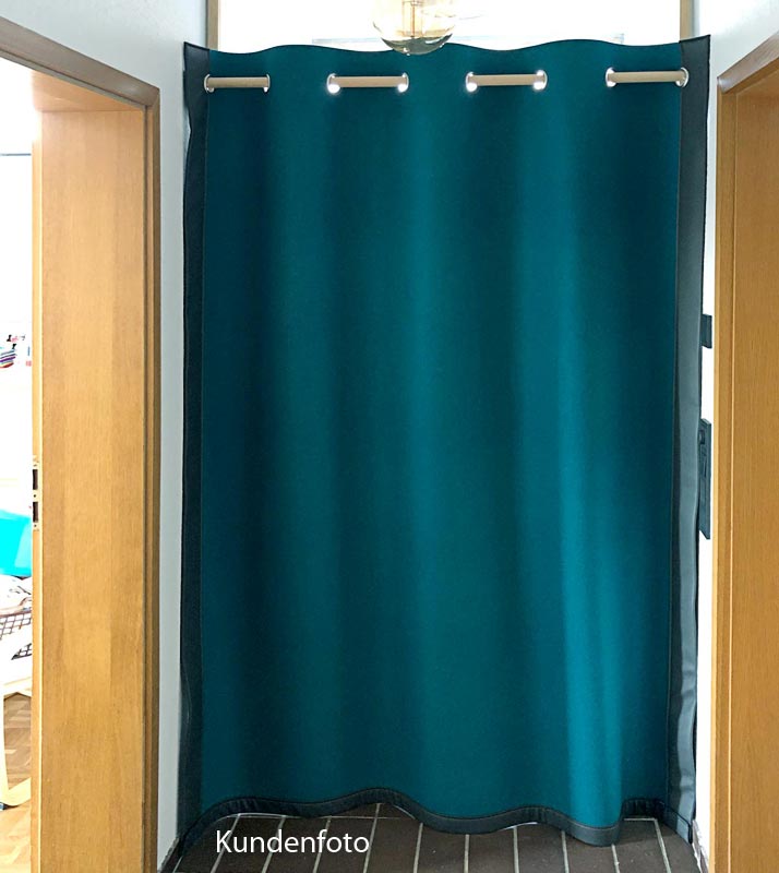 Filzvorhang vor der Wohnungstür Filzvorhang vor der Wohnungstür