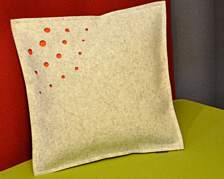 Designkissen DOT - 100% Merinoschurwolle Design-Kissen "DOT" - 100 % Wolle, Größe und Farben individualisierbar