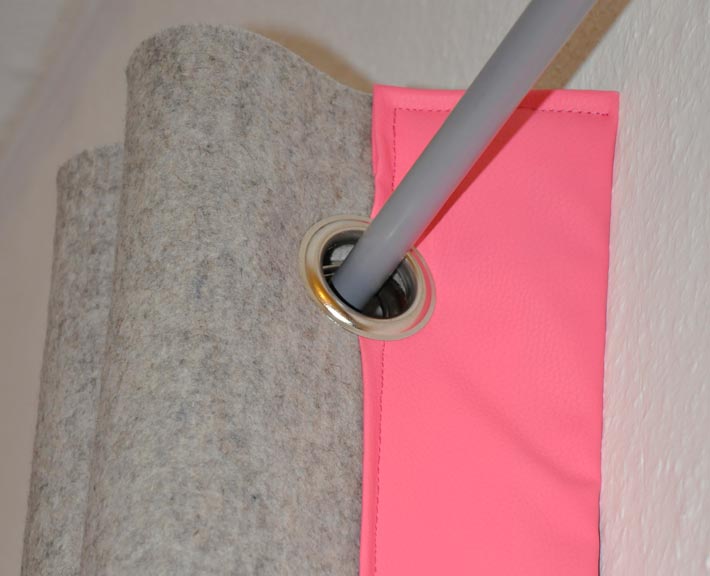 Akustikvorhang Hellgrau meliert mit Kunstleder Pink Vorhang aus Wollfilz, Filzvorhang als Maßanfertigung