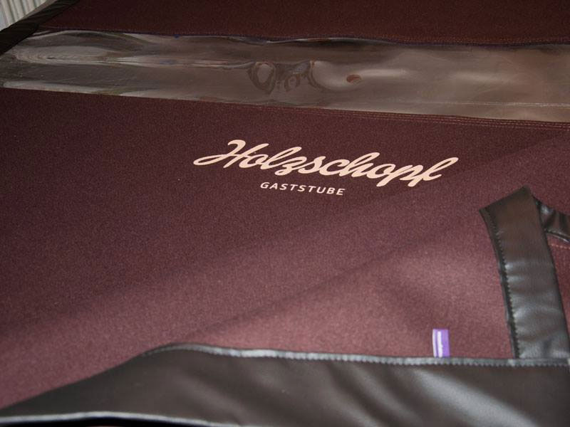 Gastro-Vorhang mit Sichtfenster und Logodruck Filzvorhang für Gastronomie & Gewerbe - 3 mm Designfilz / 28 Farbvarianten
