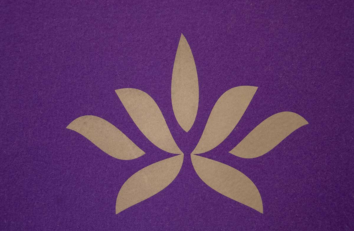 Filz lila mit Druck hellgrau Filz Violett mit Print