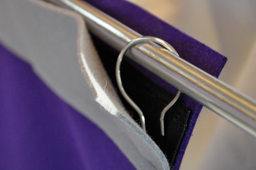 Bühnenband mit Metallring in Filztasche Bühnenband mit Metallring in Filztasche