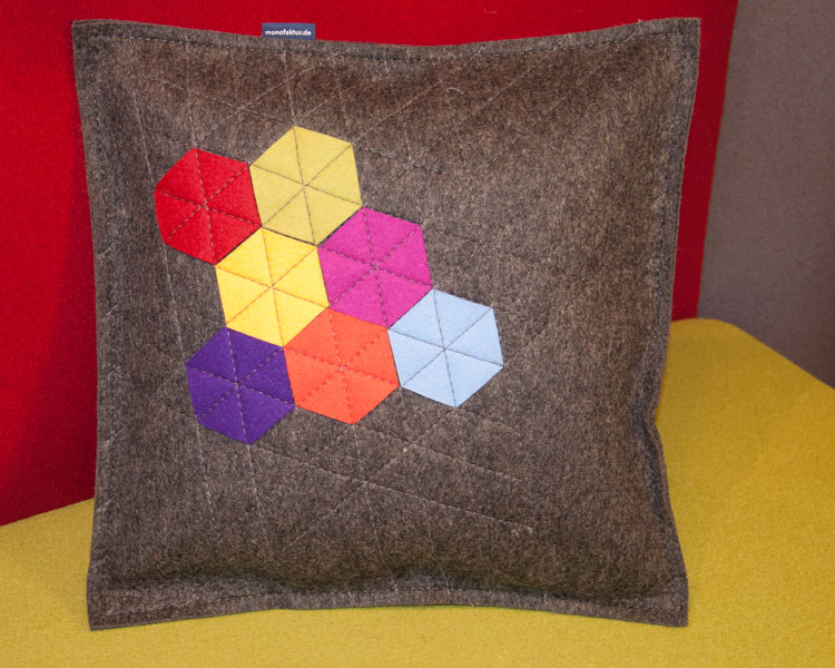 Designkissen HEXA - 100% Merinoschurwolle Design-Kissen "HEXA" - 100 % Wolle, Größe und Farben individualisierbar