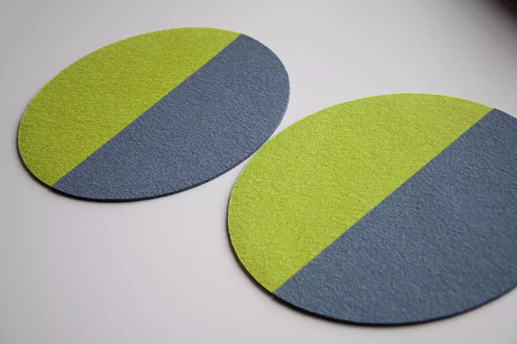 Durchgefärbter Filz Halbkreis – Schnittkante zeigt gleichmäßige Farbe