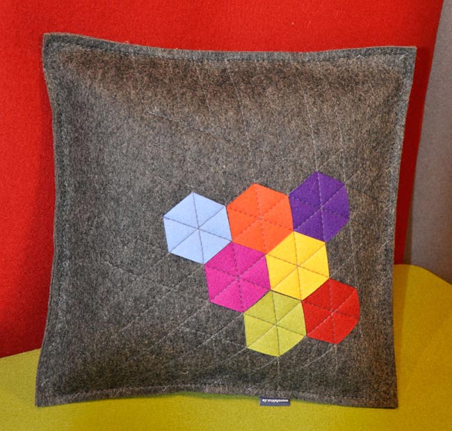 Designkissen HEXA - 100% Merinoschurwolle Designkissen HEXA - 100% Merinoschurwolle