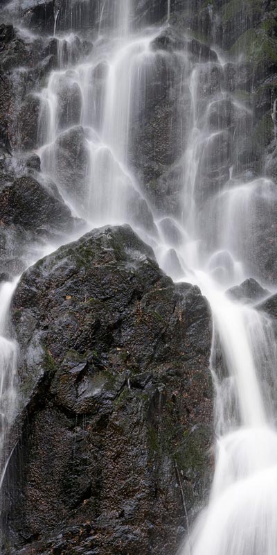 Motiv "Wasserrauschen" als Hochformat in der Großansicht Akustikbild / Absorber "Wasserrauschen"