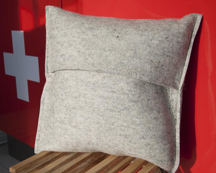 Designer-Kissenhülle aus Filz naturgrau-meliert Natur-Filz: Kissenbezug / Kissenhülle DesignSTECK nach Maß