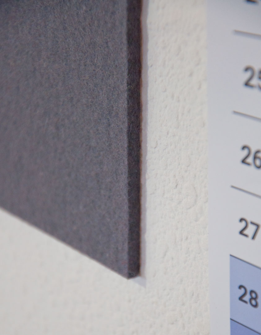 Selbstklebender Filz an der Wand Selbstklebender Filz an der Wand