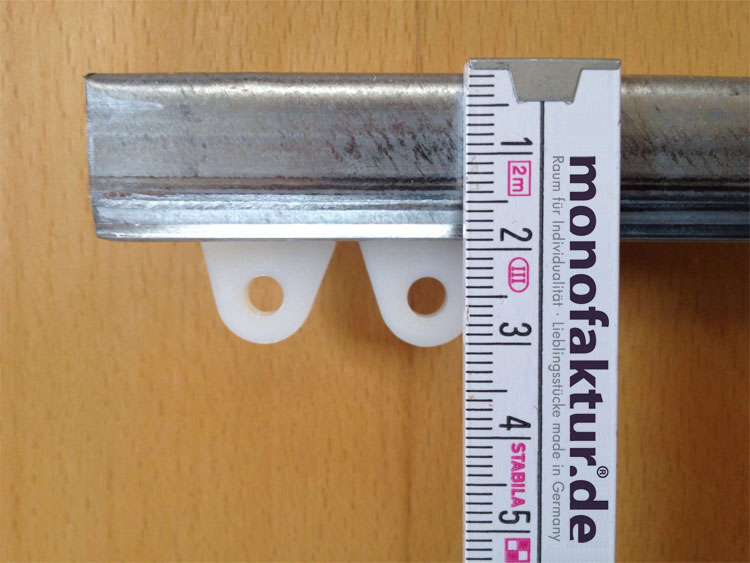 Vorhangschien mit eingehängten Rollen Robustes Vorhangschienen-Set auf Maß