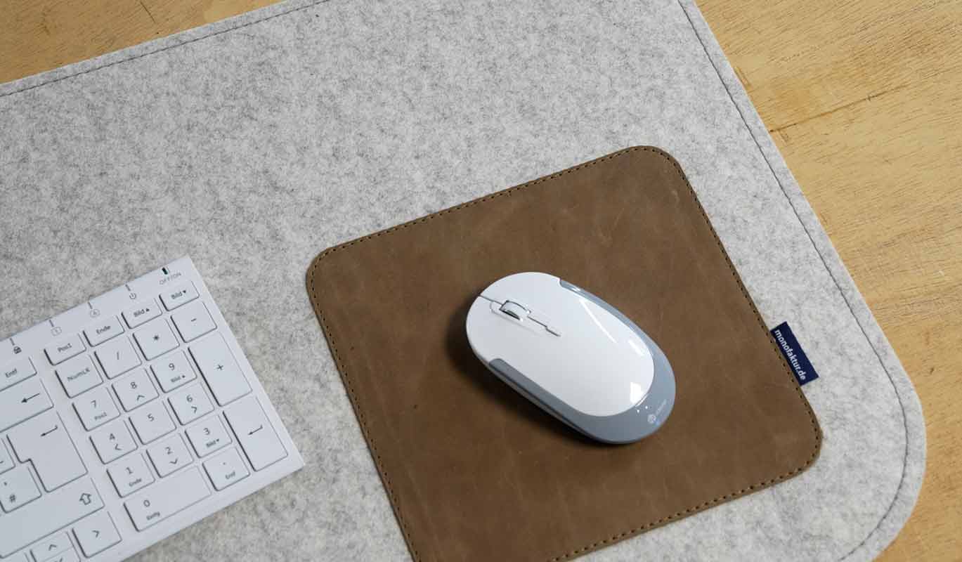 Filz Schreibtischunterage mit Lederpad nach Maß Filz Schreibtischunterage mit Lederpad nach Maß