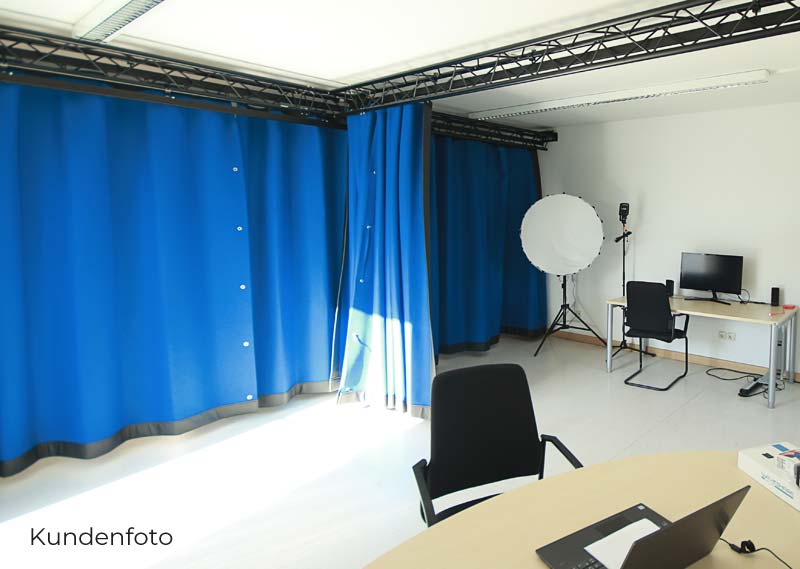 Filz: Schallschutzvorhang zzur Raumtrennung in der Universität Akustikvorhang aus Filz in der Universität